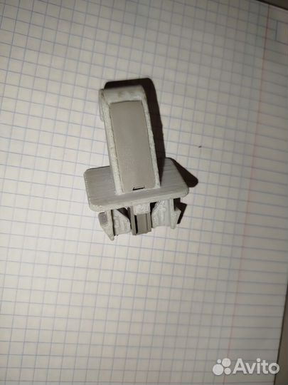 Крючок солнцезащитной шторки