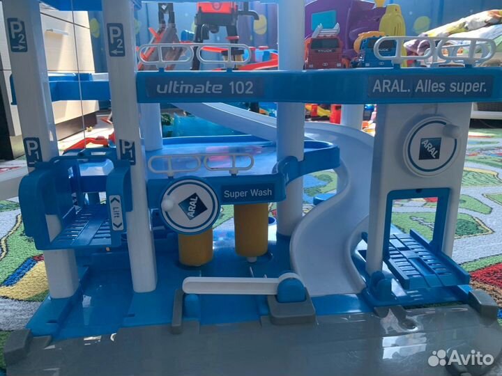 Трек, парковка, гараж для машинок