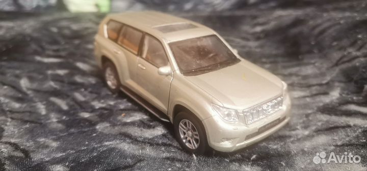 Модель автомобиля Toyota Land cruiser Prado