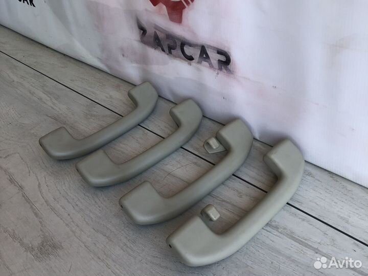 Nissan Patrol Y62 Ручка потолка