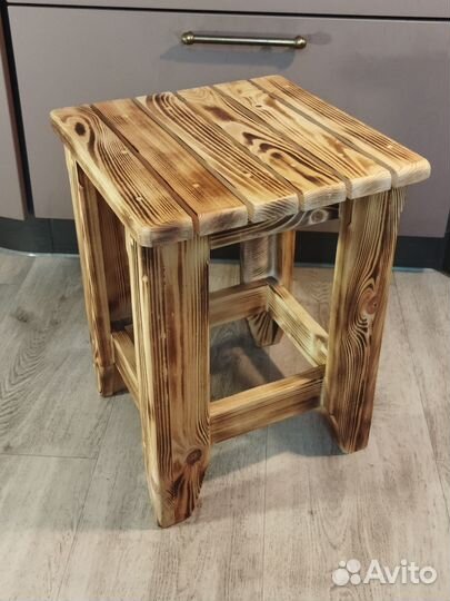 Табурет деревянный