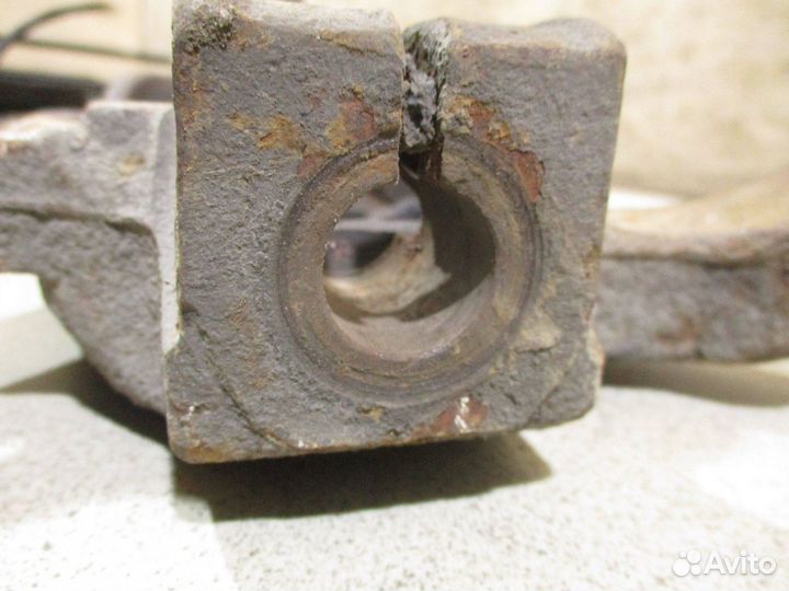 Кулак поворотный передний левый Nissan Teana (J31