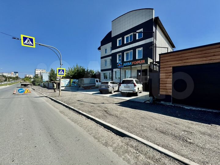 Аренда под торговлю, на красной линии, 202 м²