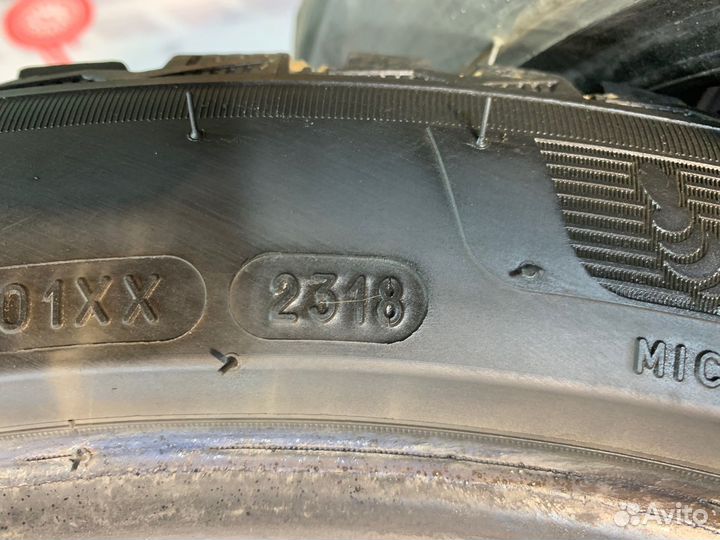 Michelin X-Ice North 4 245/45 R19