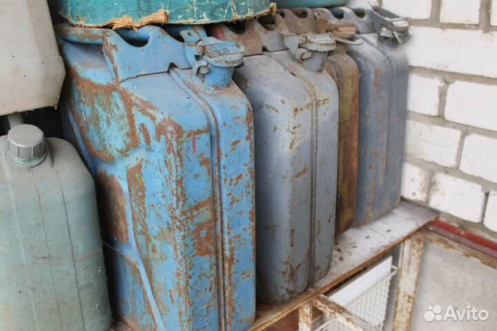 Канистры металлические 20 литров