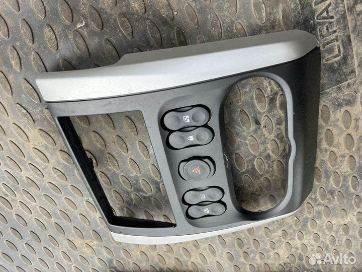 Рамка магнитолы Nissan Almera G15