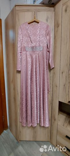 Платье на никах