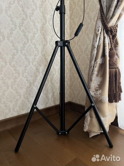 Штатив для телефона с лампой