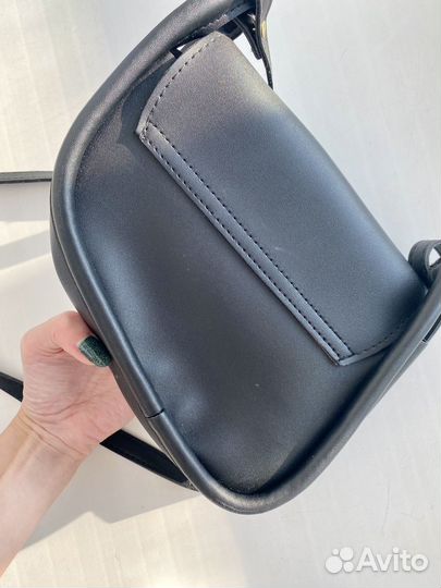 Новая маленькая черная сумочка