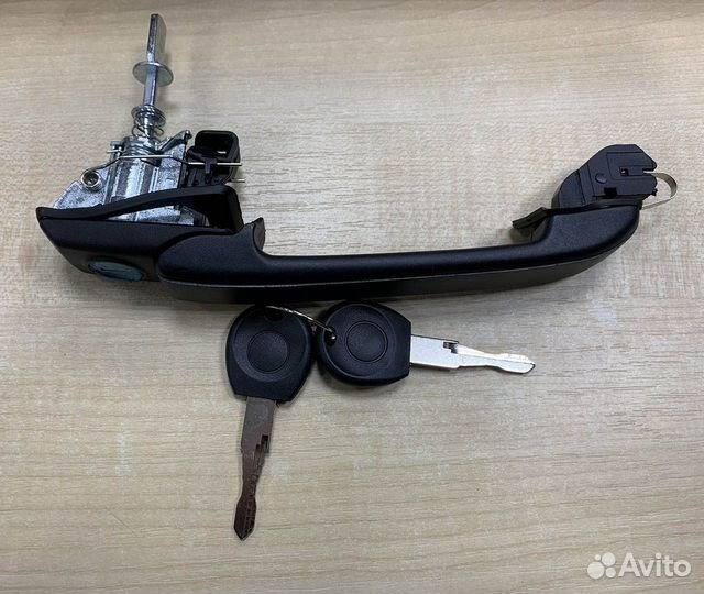 Ручка двери передней (прав, лев) Golf 3 / Vento