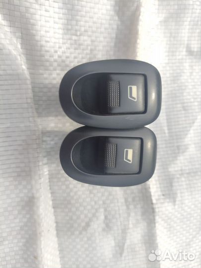 Кнопка стеклодьемников задняя Пежо 406