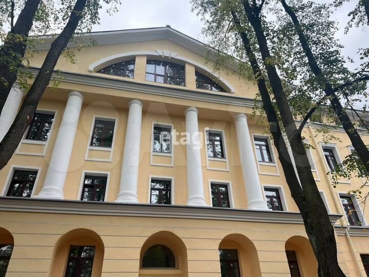 3-к. квартира, 110,7 м², 2/4 эт.