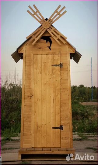 Уличный туалет деревянный HME561