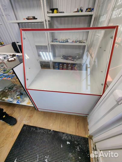 Стеклянная витрина для магазина бу