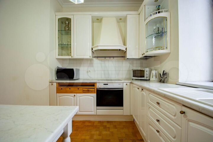 2-к. квартира, 70 м², 1/4 эт.