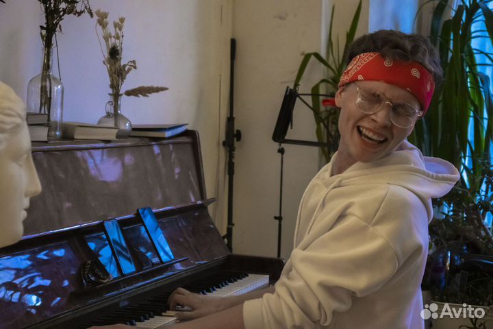 Репетитор по фортепиано, гитаре, баяну, сольфеджио