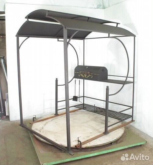 Мангал с крышей