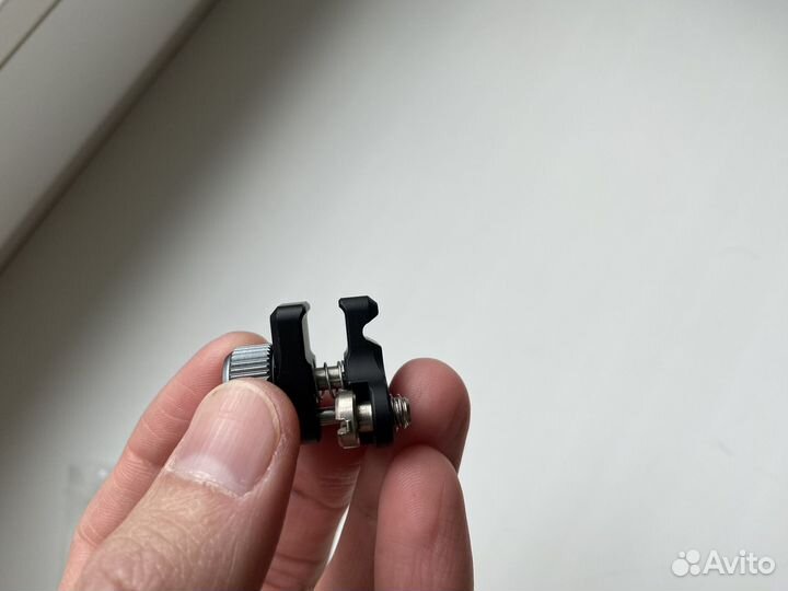 Металлический кабельный зажим для камер