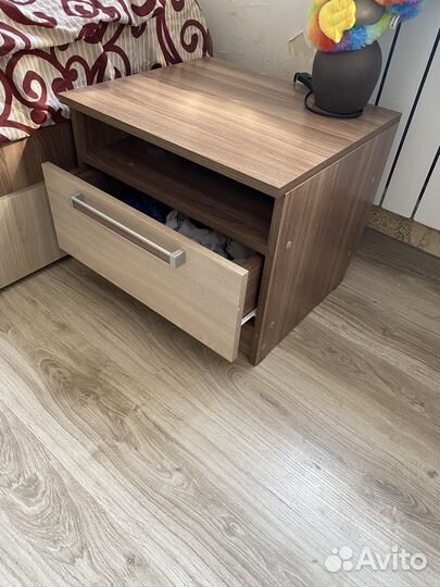 Тумбочка прикроватная