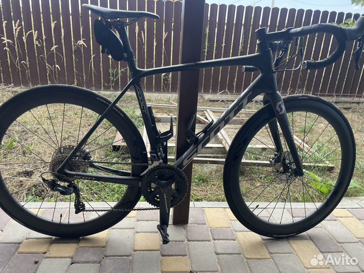 Шоссейный велосипед scott addict 10 disc