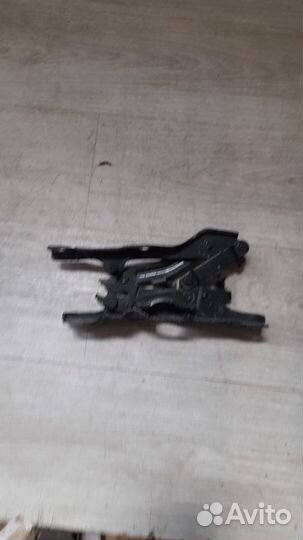 Петля капота правая Genesis G80 С 2020 Года