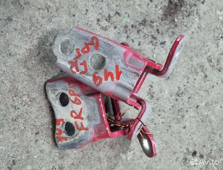 Петли передней правой двери