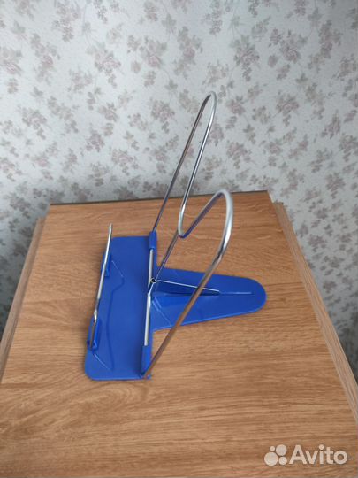 Подставка для учебников и планшета