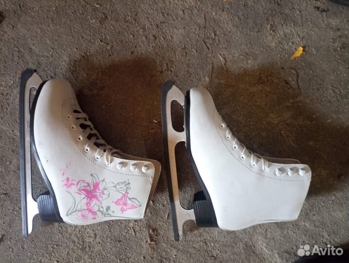 Коньки фигурные женские 39-40 размер