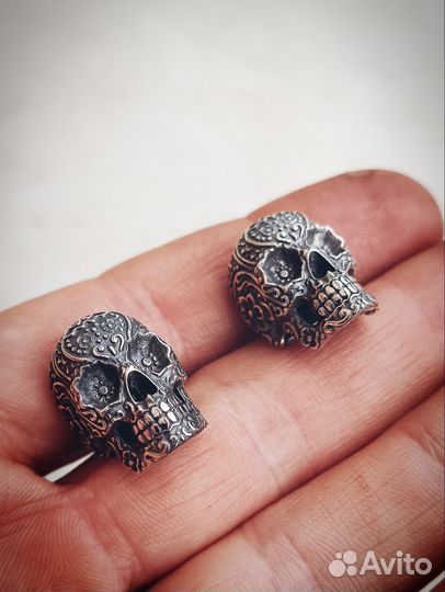 Серебряные запонки с черепами 