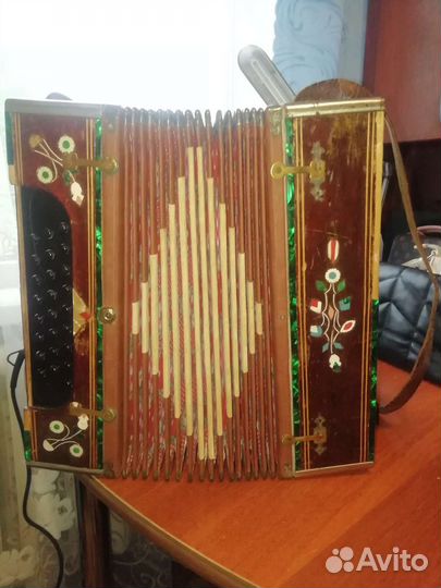 Гармонь старинная