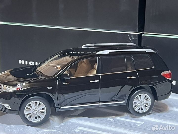 Toyota Highlander в масштабе 1/18, 1:18