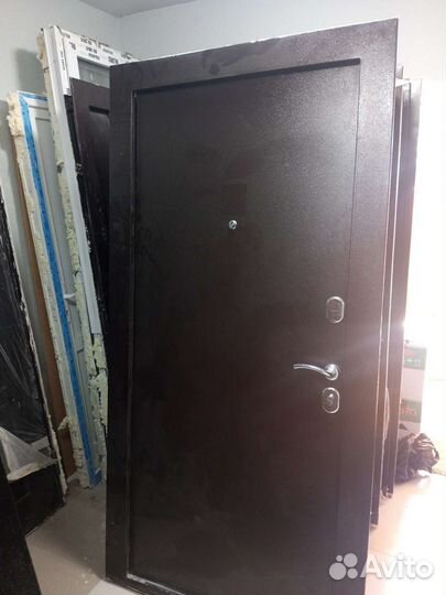 Двери входные внутреннего открывания
