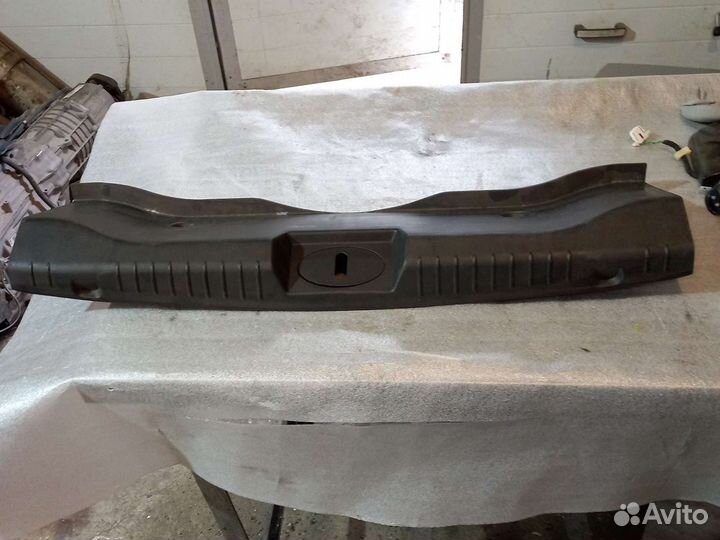 Накладка замка багажника Chevrolet Cruze