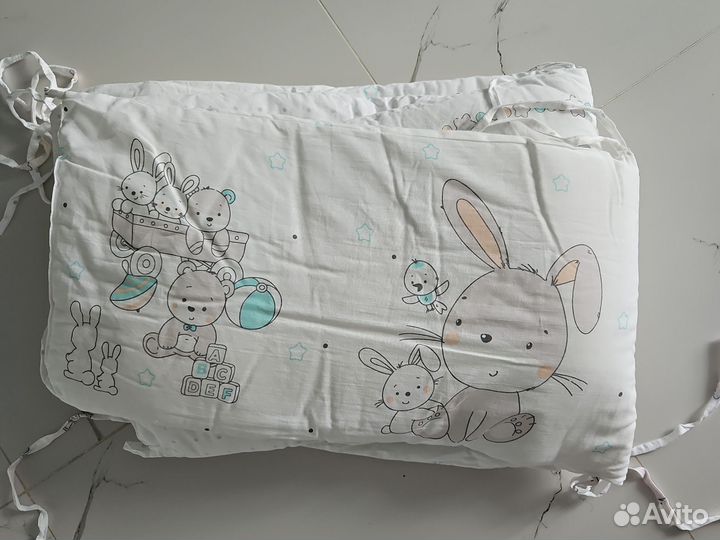 Бортики на детскую кроватку, комплекты белья