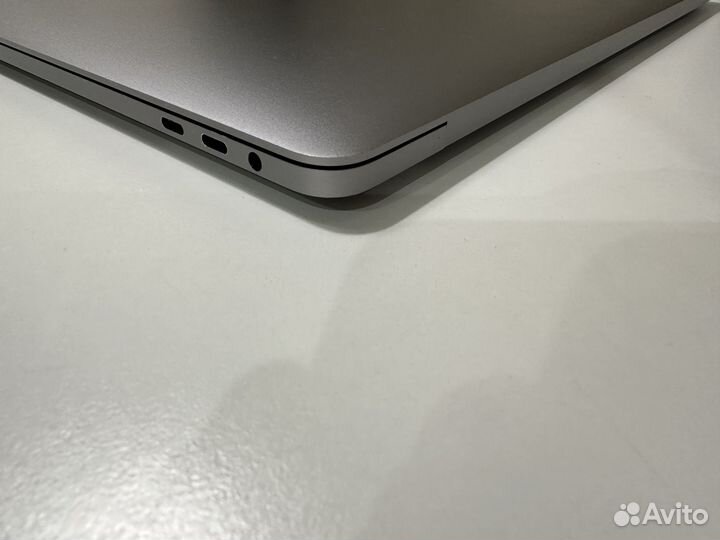 Топкейс Apple MacBook Pro 15 2019 с новой акб
