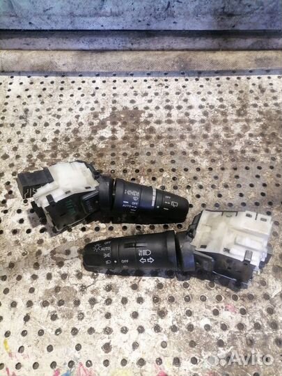Переключатель подрулевой Nissan Tiida