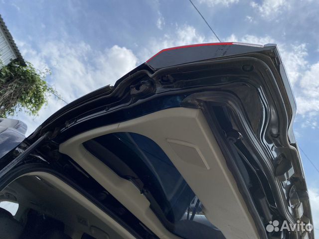 Прижимной датчик багажника левый Toyota 200 2015+