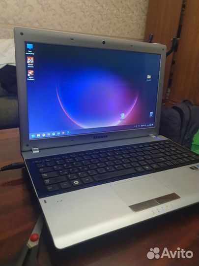 Ноутбук Samsung RV520 с ярким экраном