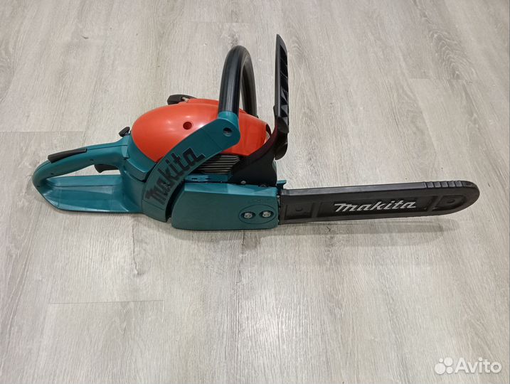 Бензопила makita