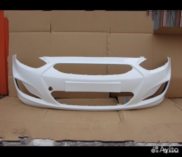 Передний бампер Hyundai Solaris цвет белый