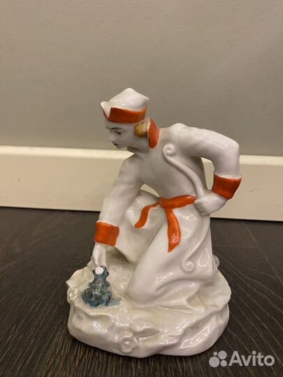 Статуэтка фарфор Иван царевич и лягушка