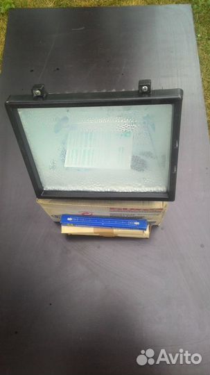 Прожектор галогеновый 220В 1000W сделано в италии