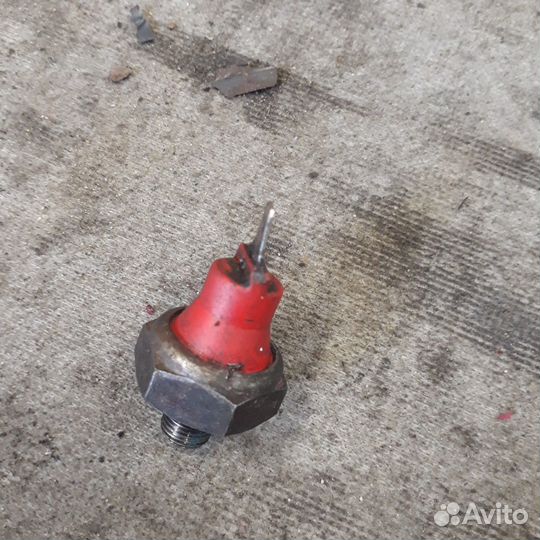 Датчик давления масла Мицубиси Лансер 9