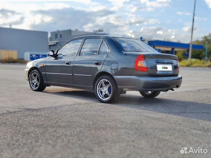 Hyundai Accent, 2011