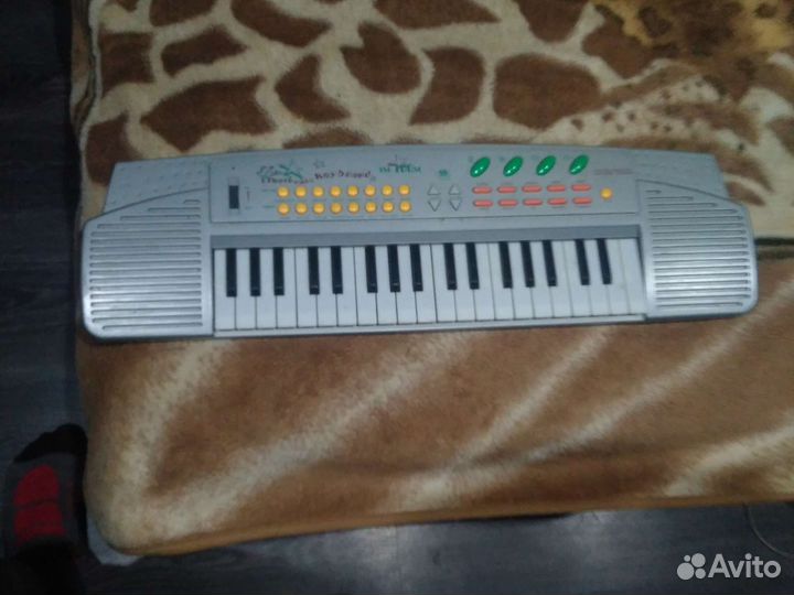 Детский синтезатор с микрофоном