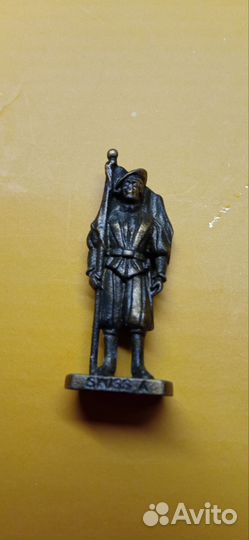 Металлические фигуры из Киндер сюрпризов