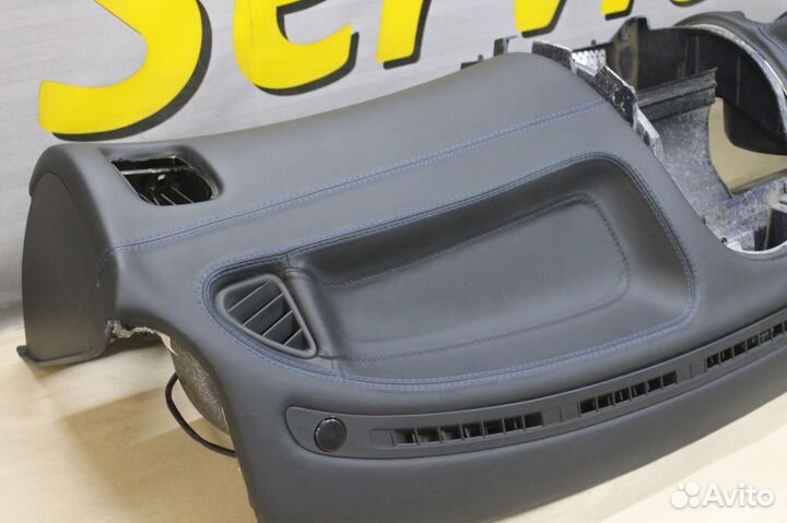 Торпедо Mitsubishi Carisma (кожа)