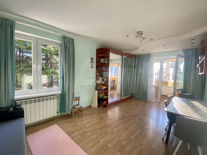 2-к. квартира, 56 м², 2/5 эт.