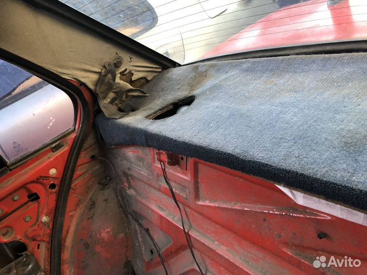 Задняя полка BMW E30