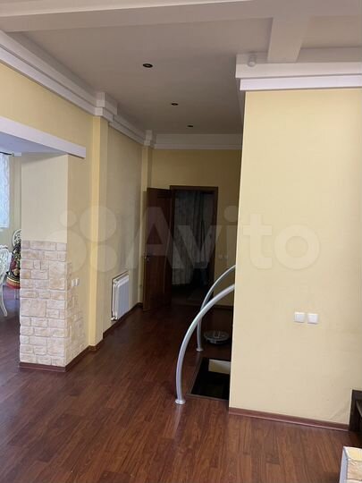 Дом 225 м² на участке 8 сот.